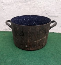 Alter Eisen Topf innen